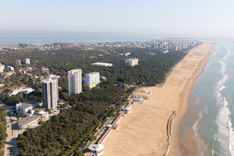 Vue oblique de Lignano Pineta dans le département Frioul-Vénétie Julienne, Italie