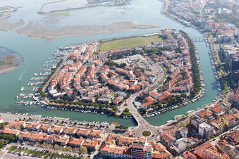 Enregistrement par drone de Grado dans le département Gorizia, Italie