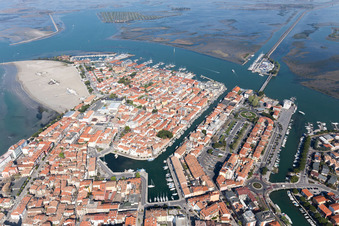 Enregistrement par drone de Grado dans le département Gorizia, Italie