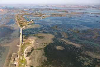Grado dans le département Gorizia, Italie vu d'un drone