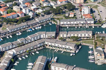 Lignano Sabbiadoro dans le département Udine, Italie du point de vue du drone