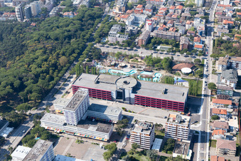 Lignano Sabbiadoro dans le département Udine, Italie d'un drone