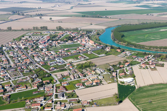 Vue aérienne de Cesarolo dans le département Vénétie, Italie