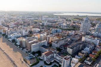 Lido di Jesolo dans le département Metropolitanstadt Venedig, Italie vue d'en haut