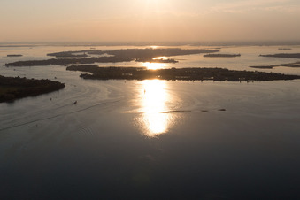 Punta Sabbioni dans le département Vénétie, Italie depuis l'avion