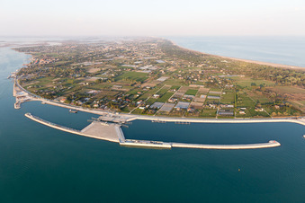 Punta Sabbioni dans le département Vénétie, Italie du point de vue du drone