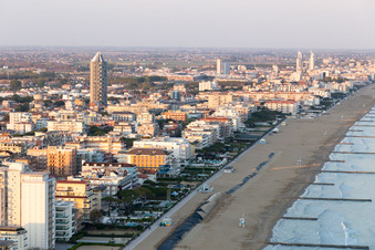 Jesolo dans le département Metropolitanstadt Venedig, Italie vue d'en haut