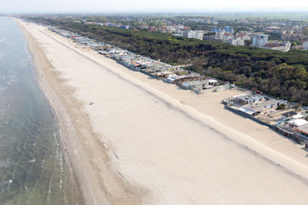 Vue oblique de Pinarella dans le département Émilie-Romagne, Italie