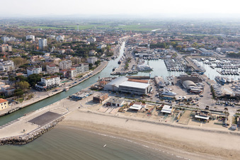 Vue aérienne de Cesenatico dans le département Forlì-Cesena, Italie