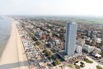 Cesenatico dans le département Forlì-Cesena, Italie vue d'en haut