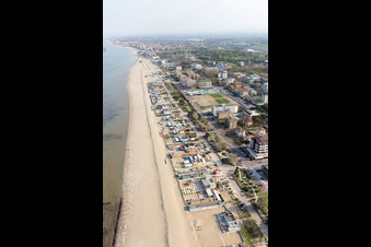 Vue d'oiseau de Cesenatico dans le département Forlì-Cesena, Italie