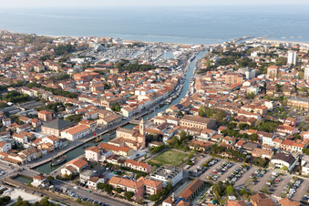 Enregistrement par drone de Cesenatico dans le département Forlì-Cesena, Italie