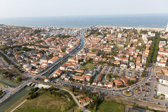 Image drone de Cesenatico dans le département Forlì-Cesena, Italie