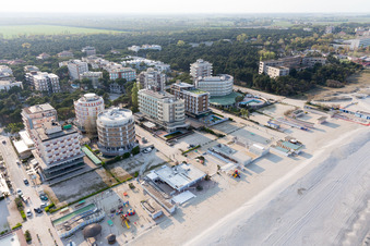 Vue d'oiseau de Milano Marittima dans le département Émilie-Romagne, Italie