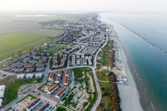 Vue d'oiseau de Lido DI Dante dans le département Émilie-Romagne, Italie