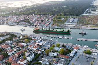 Marina di Ravenna dans le département Émilie-Romagne, Italie depuis l'avion