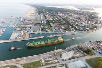 Porto Corsini dans le département Émilie-Romagne, Italie hors des airs
