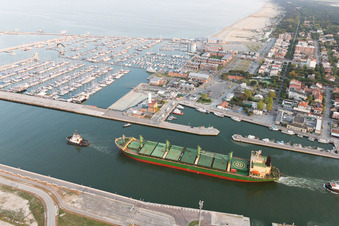 Porto Corsini dans le département Émilie-Romagne, Italie depuis l'avion