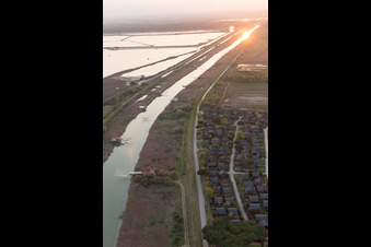 Vue oblique de Marina Romea dans le département Émilie-Romagne, Italie