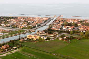 Photographie aérienne de Casalborsetti dans le département Émilie-Romagne, Italie