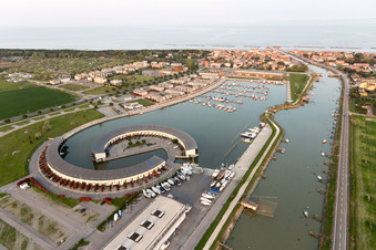 Casalborsetti dans le département Émilie-Romagne, Italie vue du ciel