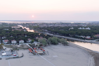 Vue aérienne de Lido degli Estensi dans le département Émilie-Romagne, Italie