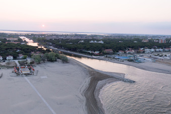 Photographie aérienne de Lido degli Estensi dans le département Émilie-Romagne, Italie