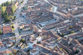 Vue oblique de Comacchio dans le département Ferrara, Italie