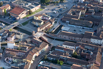 Comacchio dans le département Ferrara, Italie vue d'en haut