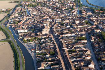 Comacchio dans le département Ferrara, Italie d'un drone