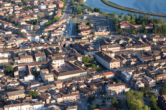 Vue aérienne de Comacchio dans le département Ferrara, Italie