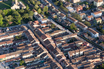 Comacchio dans le département Ferrara, Italie du point de vue du drone