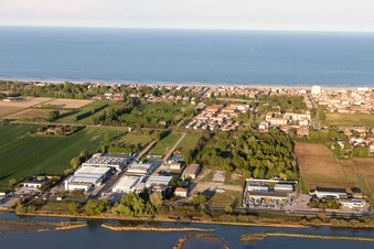 Porto Garibaldi dans le département Émilie-Romagne, Italie d'en haut