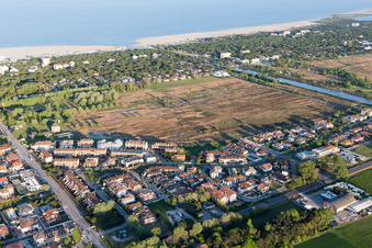Porto Garibaldi dans le département Émilie-Romagne, Italie vue d'en haut