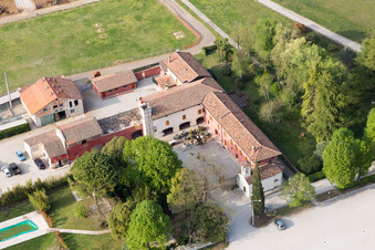 Vue aérienne de Panellia di Sedegliano dans le département Frioul-Vénétie Julienne, Italie