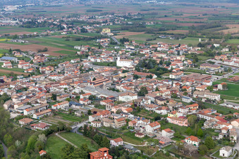 Photographie aérienne de Carpacco dans le département Frioul-Vénétie Julienne, Italie