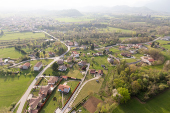 Vue aérienne de Borgo Ampiano dans le département Frioul-Vénétie Julienne, Italie