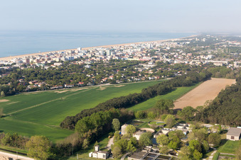 Enregistrement par drone de Lignano Riviera dans le département Frioul-Vénétie Julienne, Italie