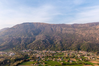 Vue aérienne de Monteli dans le département Frioul-Vénétie Julienne, Italie