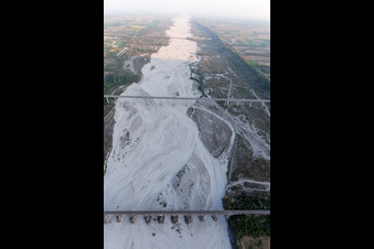 Vue aérienne de Montereale Valcellina dans le département Pordenone, Italie