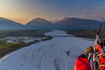 Vue aérienne de Tagliamento à Vajont dans le département Pordenone, Italie