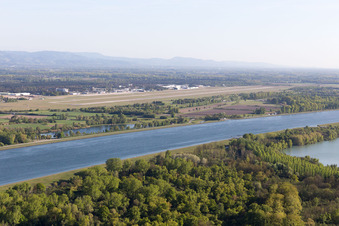 Neuhaeusel dans le département Bas Rhin, France d'en haut