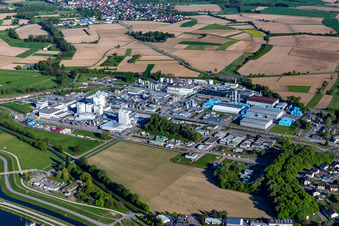 Vue aérienne de Centre logistique UHU et Dow MF Produktions GmbH & Co. Ohg à le quartier Greffern in Rheinmünster dans le département Bade-Wurtemberg, Allemagne