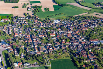 Vue aérienne de Vue sur le village à le quartier Scherzheim in Lichtenau dans le département Bade-Wurtemberg, Allemagne
