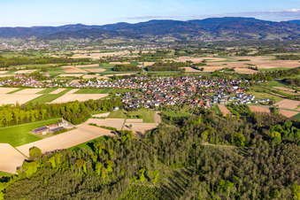 Vue aérienne de De l'ouest à le quartier Unzhurst in Ottersweier dans le département Bade-Wurtemberg, Allemagne