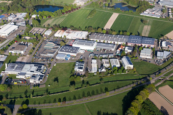 Vue aérienne de Zone industrielle Ouest à le quartier Vimbuch in Bühl dans le département Bade-Wurtemberg, Allemagne