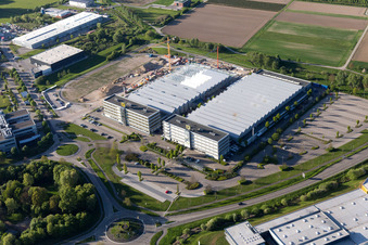 Chantier de construction LUK de la zone industrielle de Bußmatten à Bühl dans le département Bade-Wurtemberg, Allemagne vue d'en haut