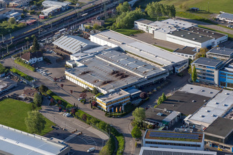 Vue aérienne de Locaux de l'usine Lehnhoff Hartstahl GmbH à Steinbach à le quartier Steinbach in Baden-Baden dans le département Bade-Wurtemberg, Allemagne