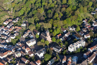 Vue aérienne de Sainte Dionys à le quartier Oos in Baden-Baden dans le département Bade-Wurtemberg, Allemagne