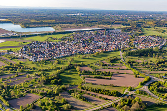 Vue aérienne de Quartier Sandweier in Baden-Baden dans le département Bade-Wurtemberg, Allemagne